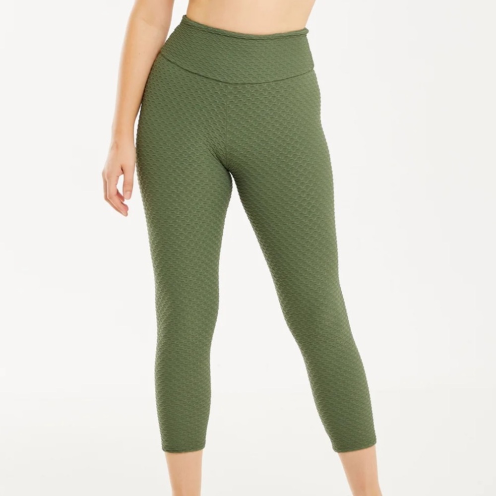Booty by Brabants Evergreen Curvy Cropped Leggings